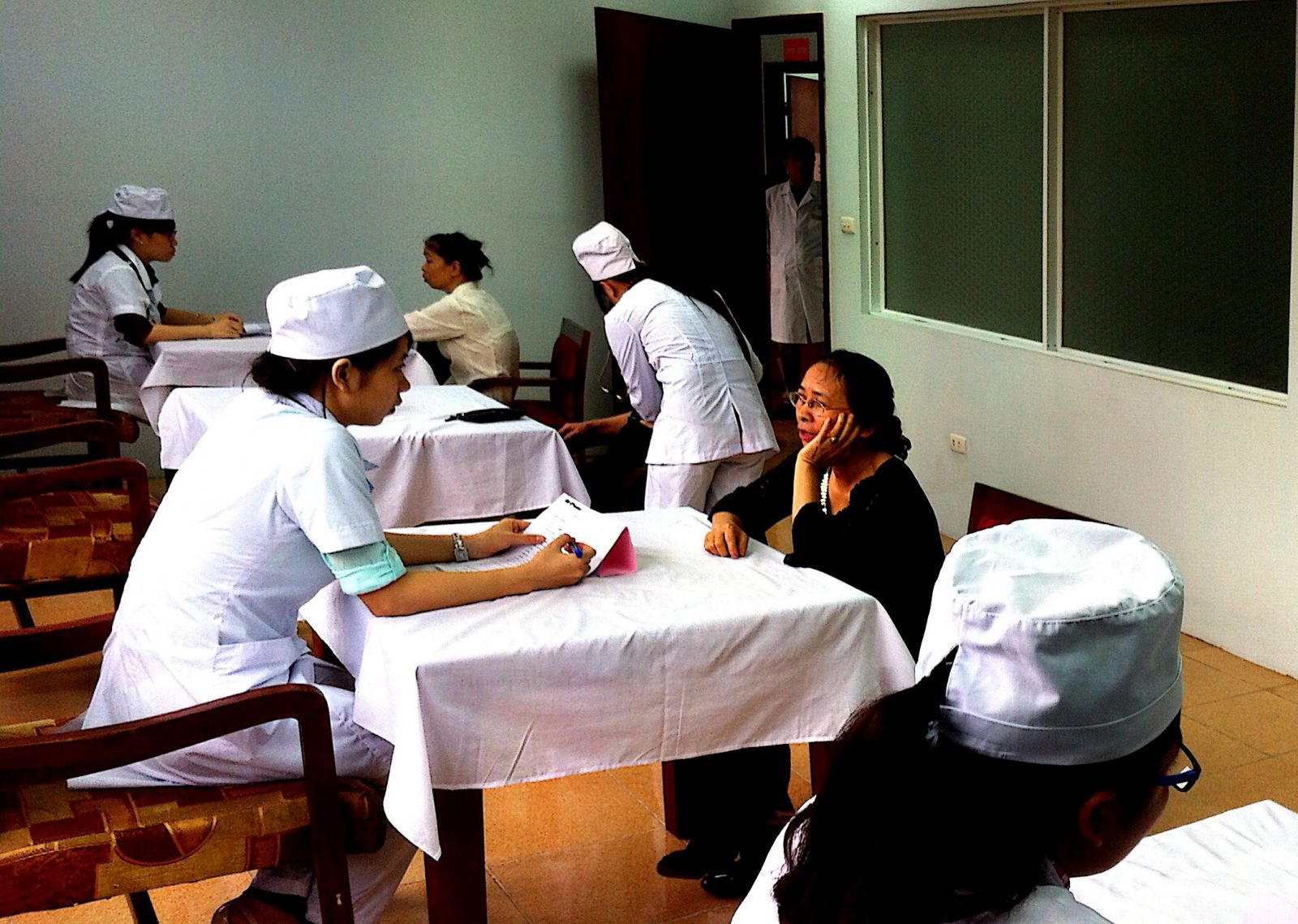 khám chữa bệnh miễn phí cho người già